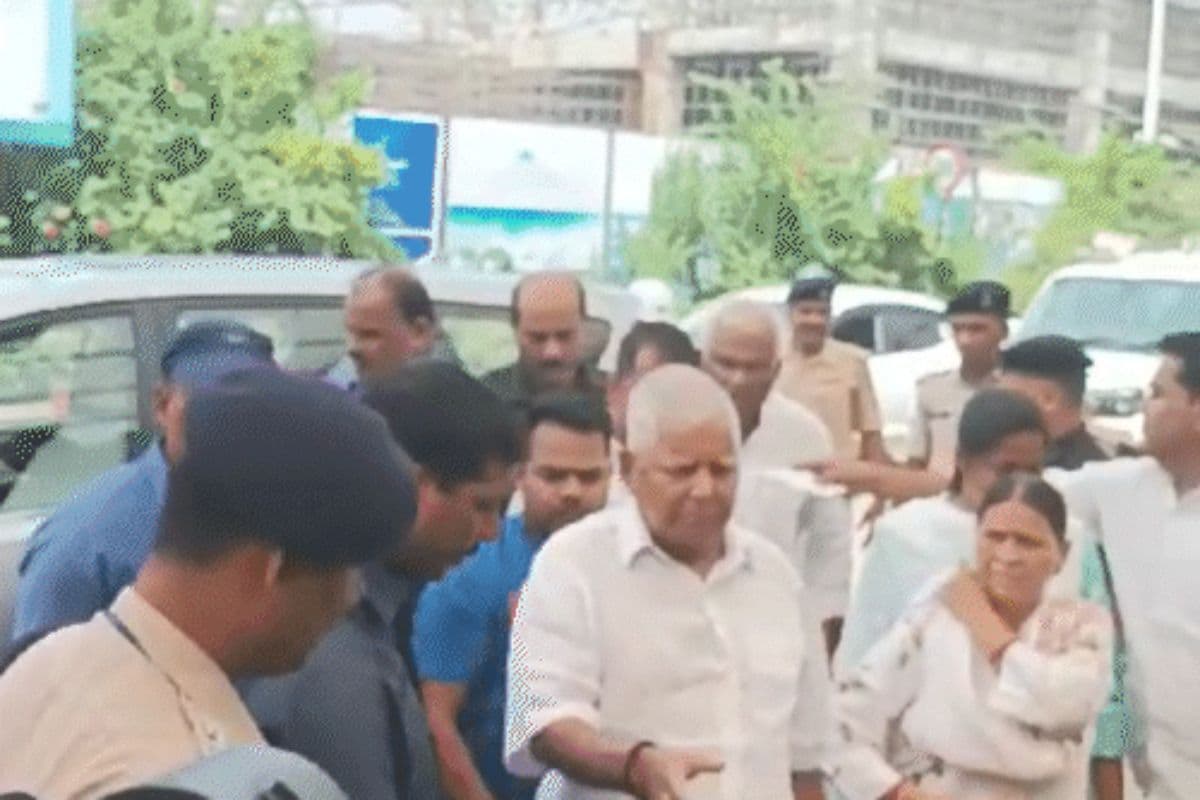 Bihar: लालू यादव और राबड़ी देवी पटना से कोलकता के लिए रवाना, मीसा भी साथ हैं मौजूद