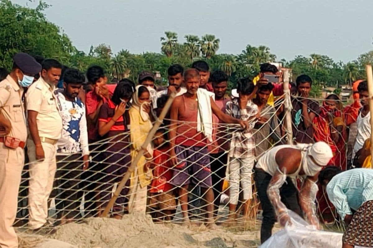 Bihar Crime: कुढ़नी में युवक का सिर-पैर और हाथ काट जमीन में गाड़ा, खेत जोतने के समय मिला कंकाल