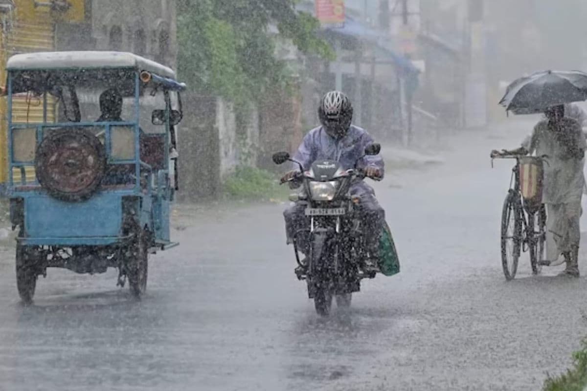 Bihar Rain Alert: अगले 2 घंटे के दौरान बिहार के इन 2 जिलों में होगी बारिश, मौसम विभाग ने जारी किया अलर्ट