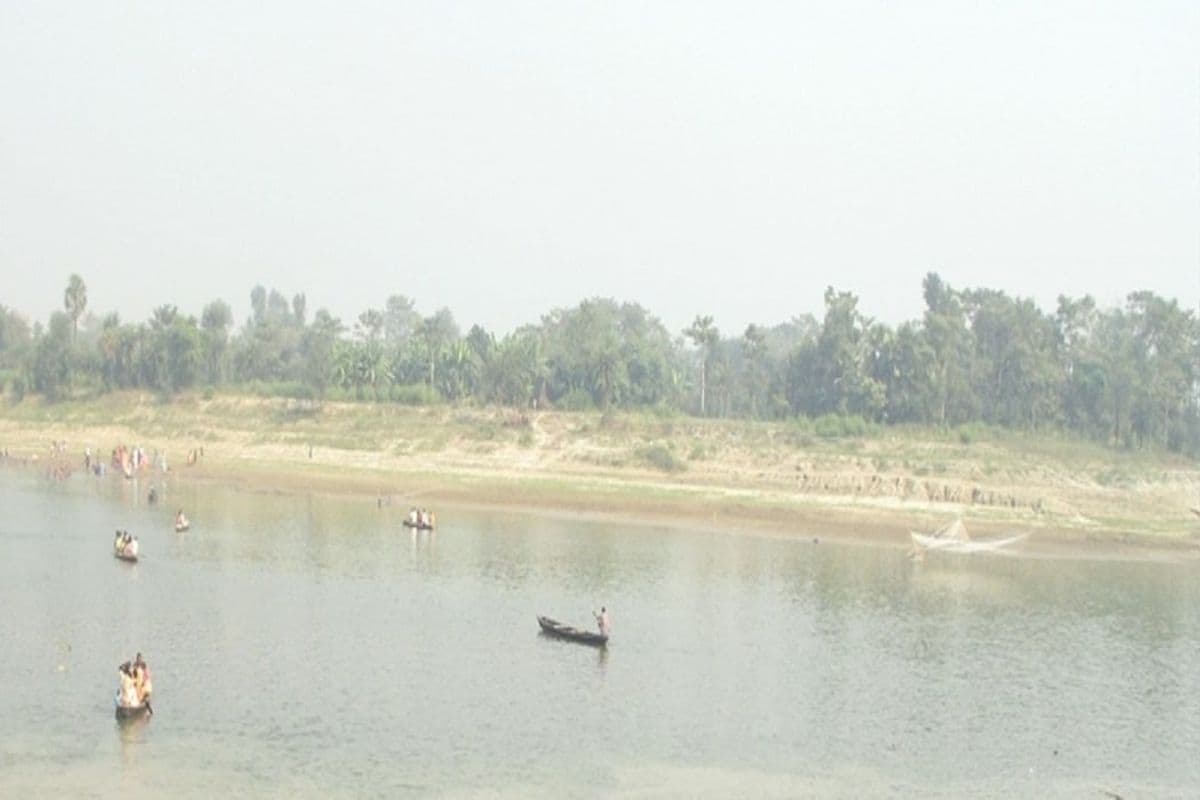 मुजफ्फरपुर: बूढ़ी गंडक नदी में नहाने गयी पांच सहेलियां डूबी, तीन को निकाला गया सुरक्षित, दो का नहीं मिला सुराग