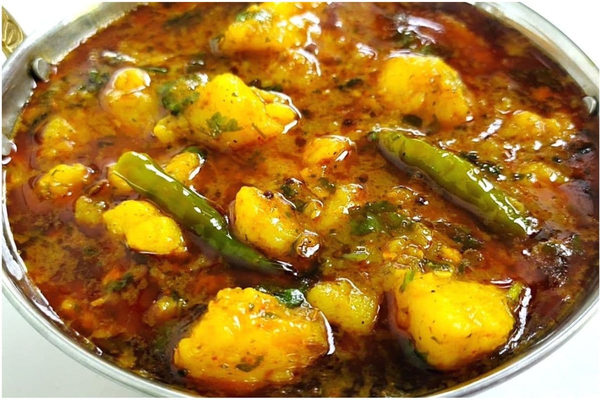 Quick Potato Curry Recipe: 10 मिनट में ऐसे तैयार करें आलू की सिंपल सब्जी