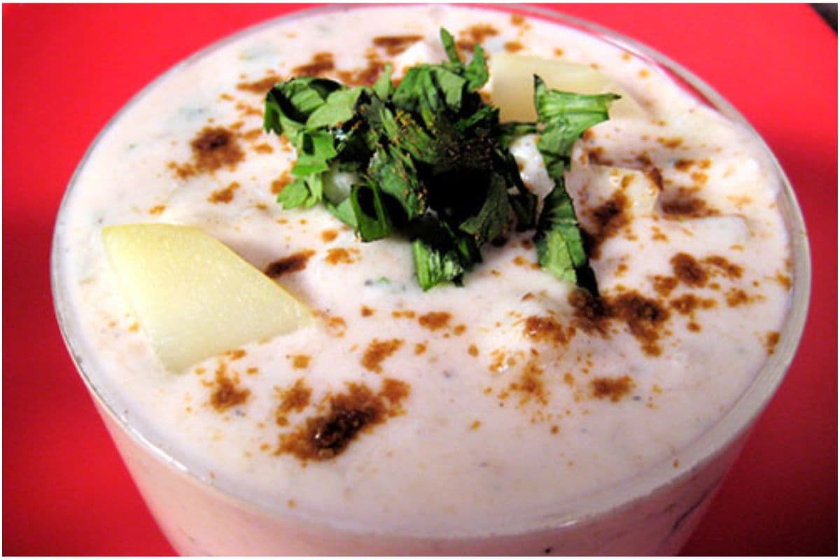 Raita Recipe: मसाला आलू रायता खाने के साथ देगा मजेदार ट्विस्ट, जानें रेसिपी