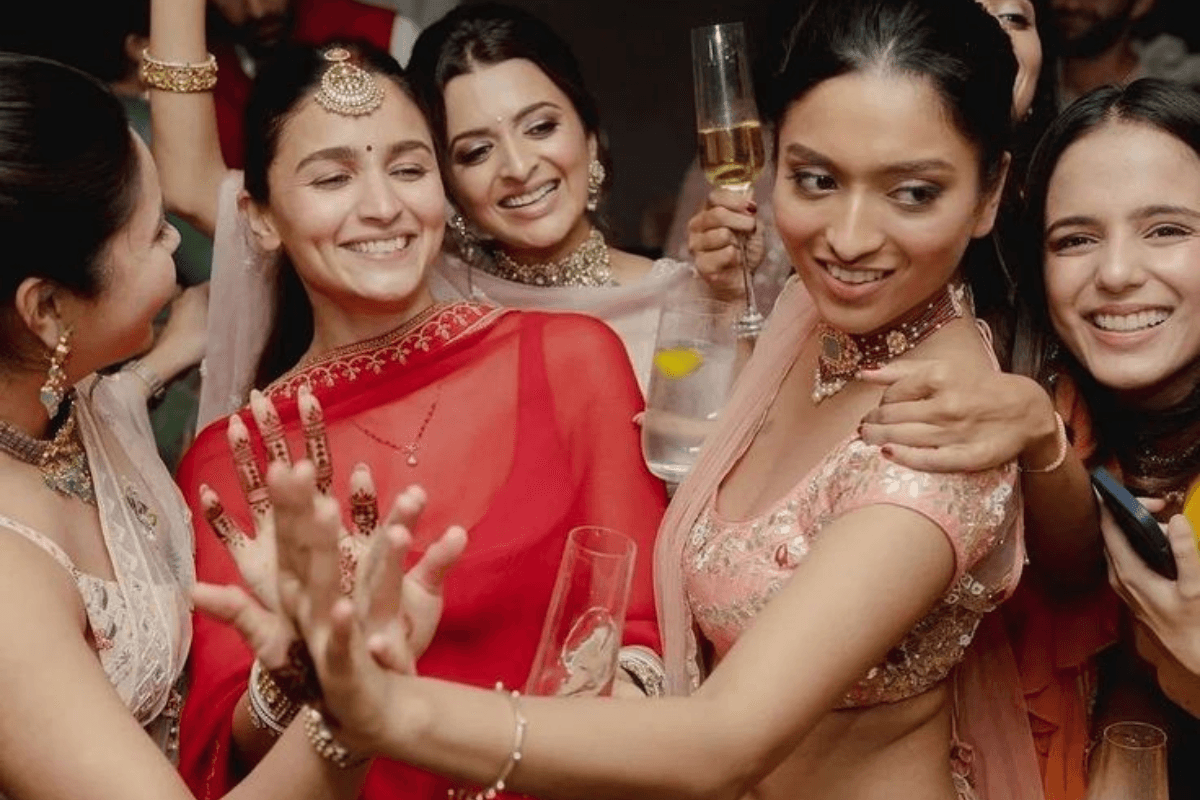 Ignore Negativity: शादी या फंक्शन में रिश्तेदारों की बातों को करें नजरअंदाज बढ़ाएं अपना कॉन्फिडेंस