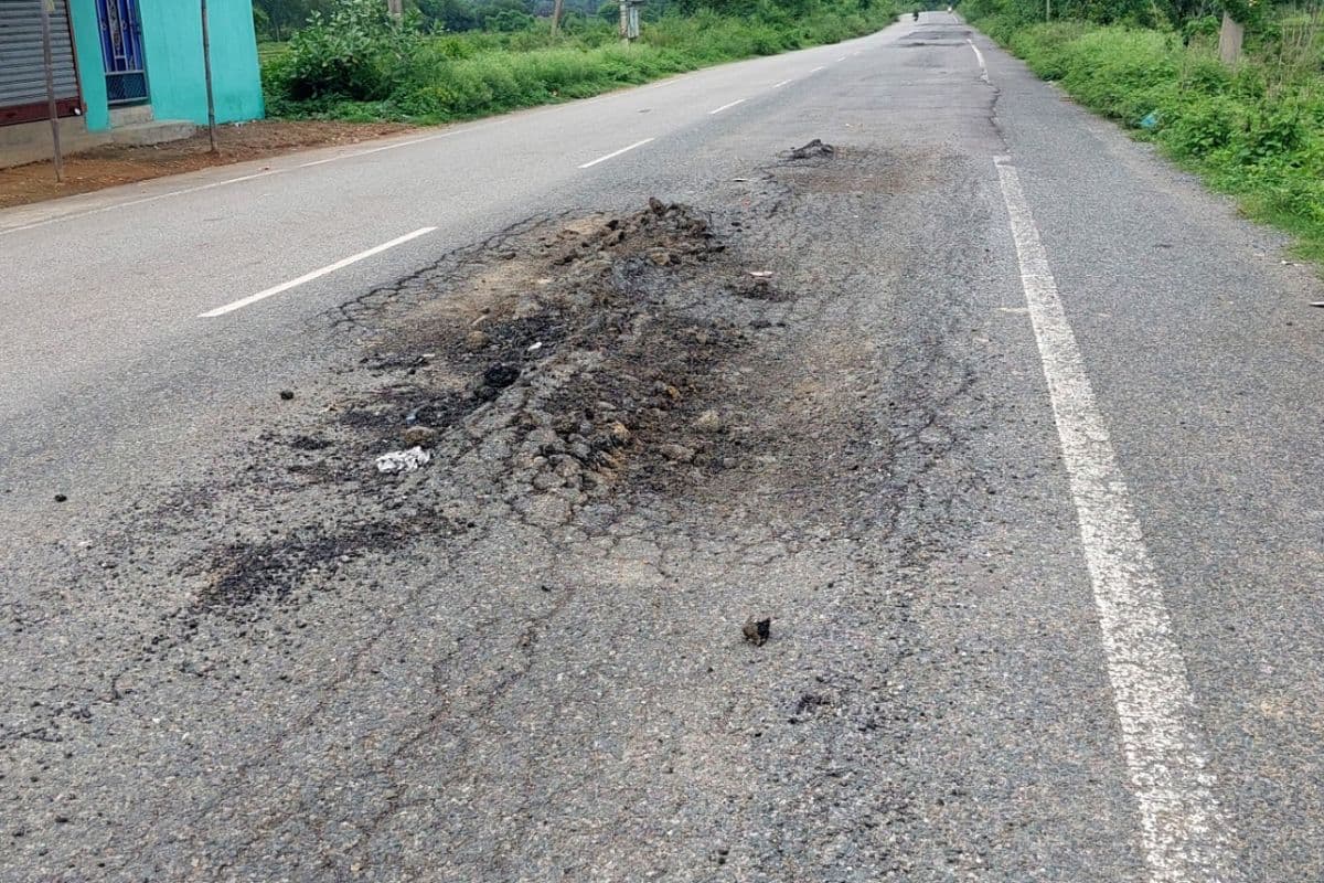 12.28 लाख की लागत से खरसावां-चक्रधरपुर सड़क के राइडिंग क्वालिटी में होगा सुधार