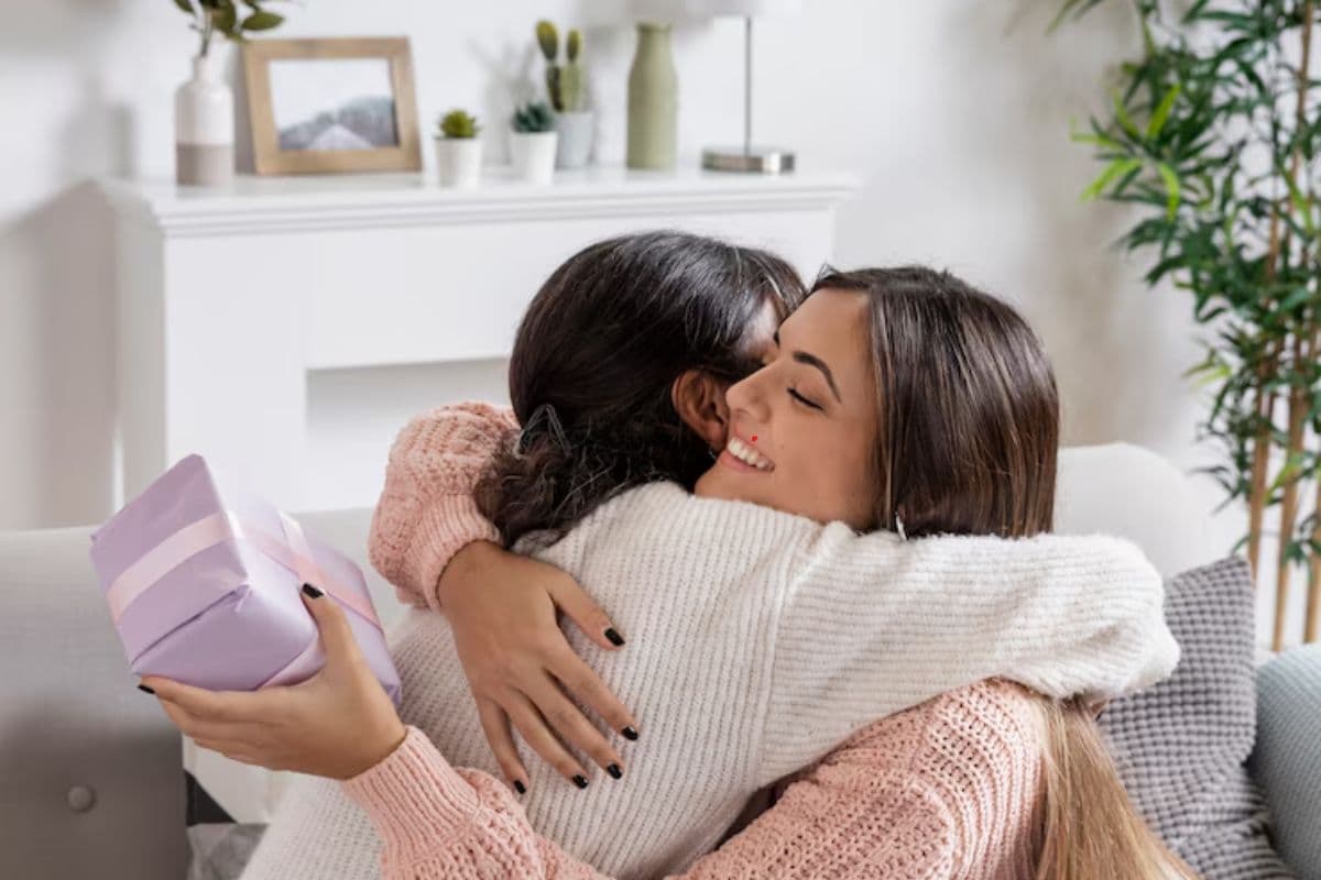 मां के लिए 7 अनोखा तोहफा जो उन्हें ऐहसास कराएगा, " वह आपके लिए क्यों है सबसे खास"