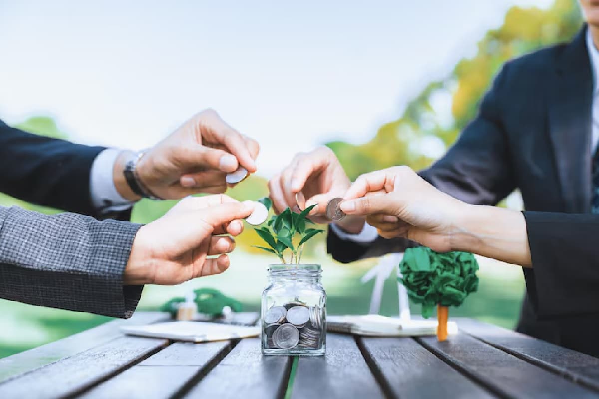 ट्रंप के टैरिफ और टेररिस्ट अटैक से बेफिक्र है शेयर बाजार, मिसाइल का काम कर रहा SIP