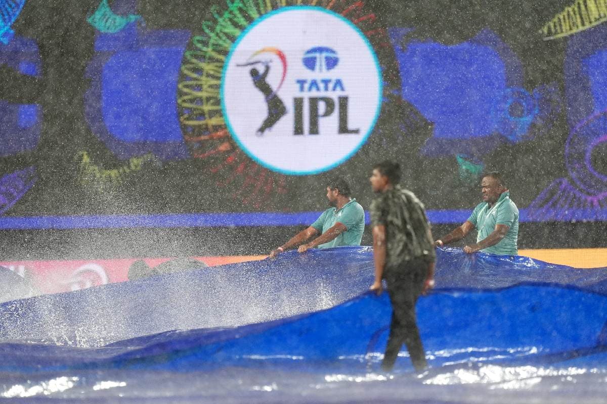 SRH vs DC Rain Alert: हैदराबाद में भारी बारिश, मैच रुका, पैट कमिंस की धड़कने बढ़ीं