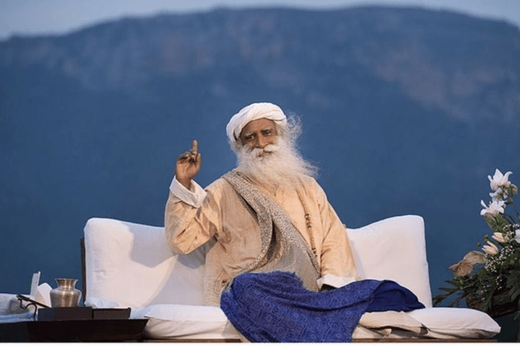 Sadhguru: गुरु वह रोशनी हैं जो अंधेरे में जलती है लेकिन प्रकाश आपका ही होता है
