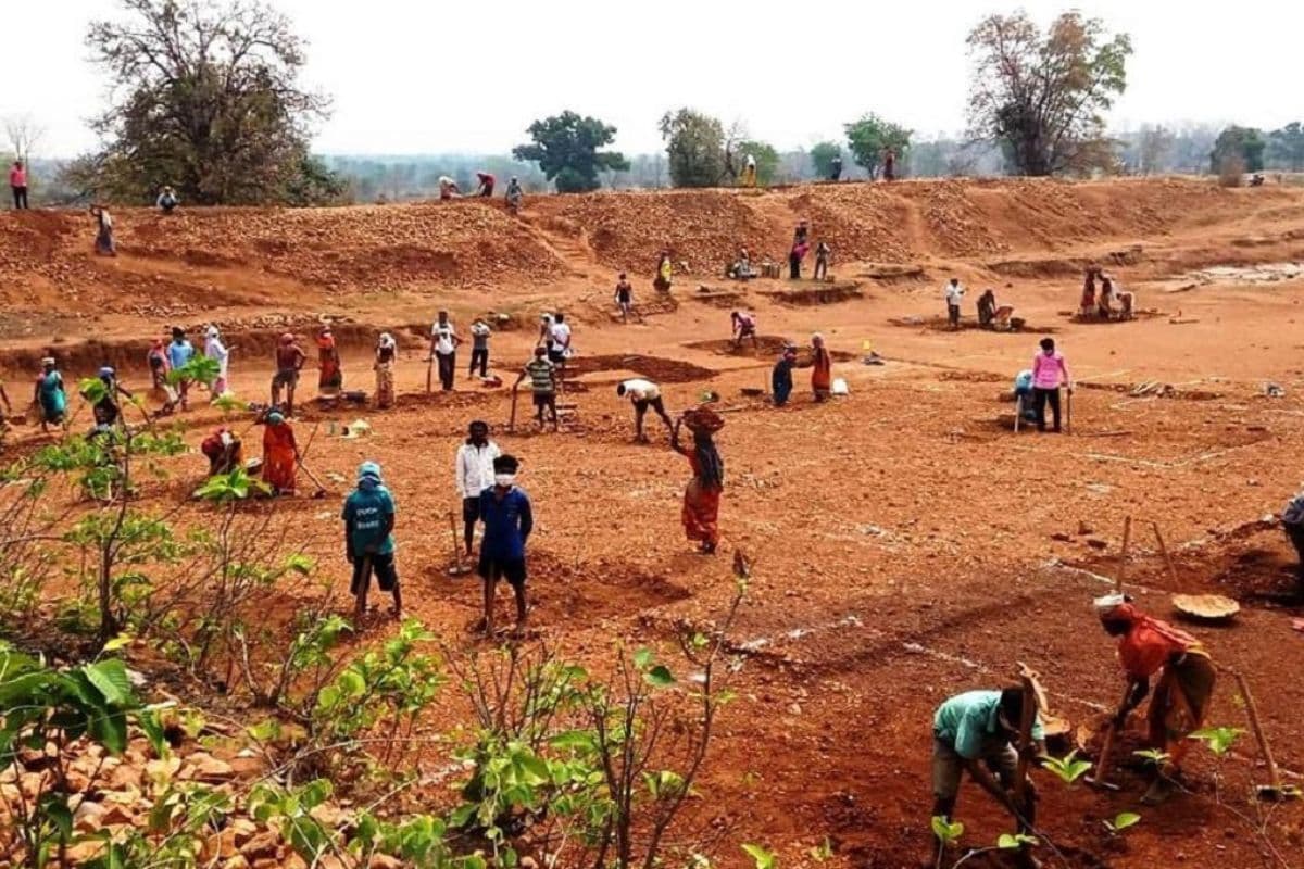 मुर्दों से करवाई मजदूरी, जाति बदली, पैसा हड़पा- मनरेगा घोटाले में ग्राम प्रधान की काली करतूतें उजागर