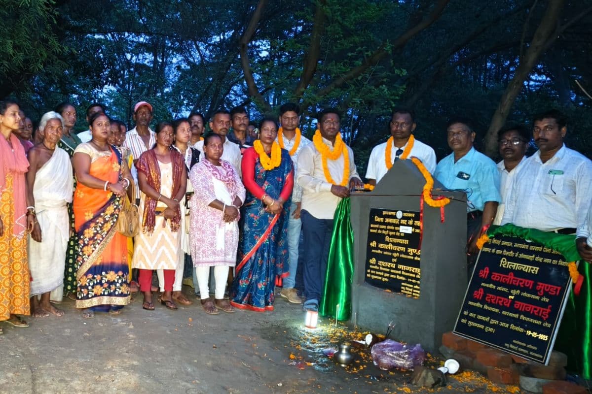 आजादी के 77 साल बाद बोराहसाई गांव में बनेगी सड़क, विधायक दशरथ गागराई ने किया शिलान्यास