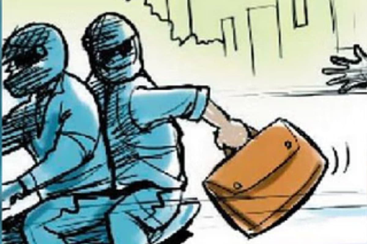 Crime News: बैंक से पैसे निकाल कर लौट रही महिला से 50 हजार रुपये की छिनतई