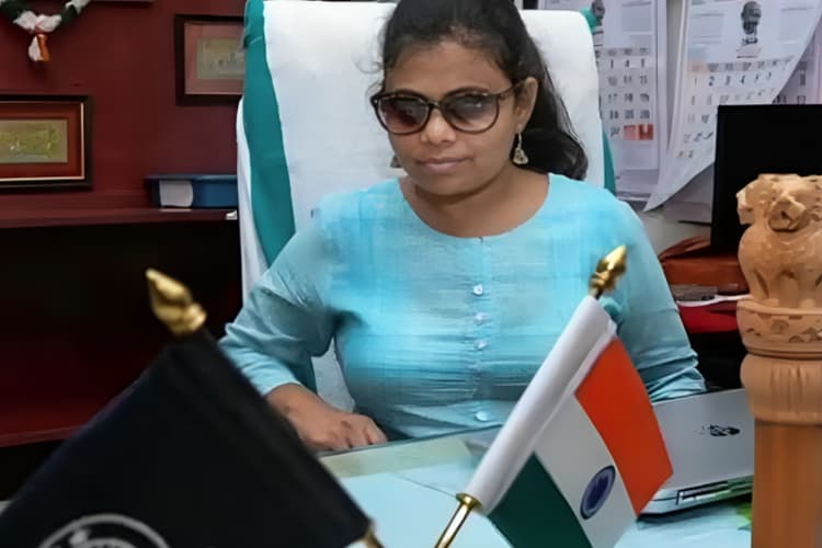 Success Story: बिना कोचिंग UPSC में दो बार सफलता, जानिए भारत की पहली दृष्टिहीन महिला IAS की कहानी