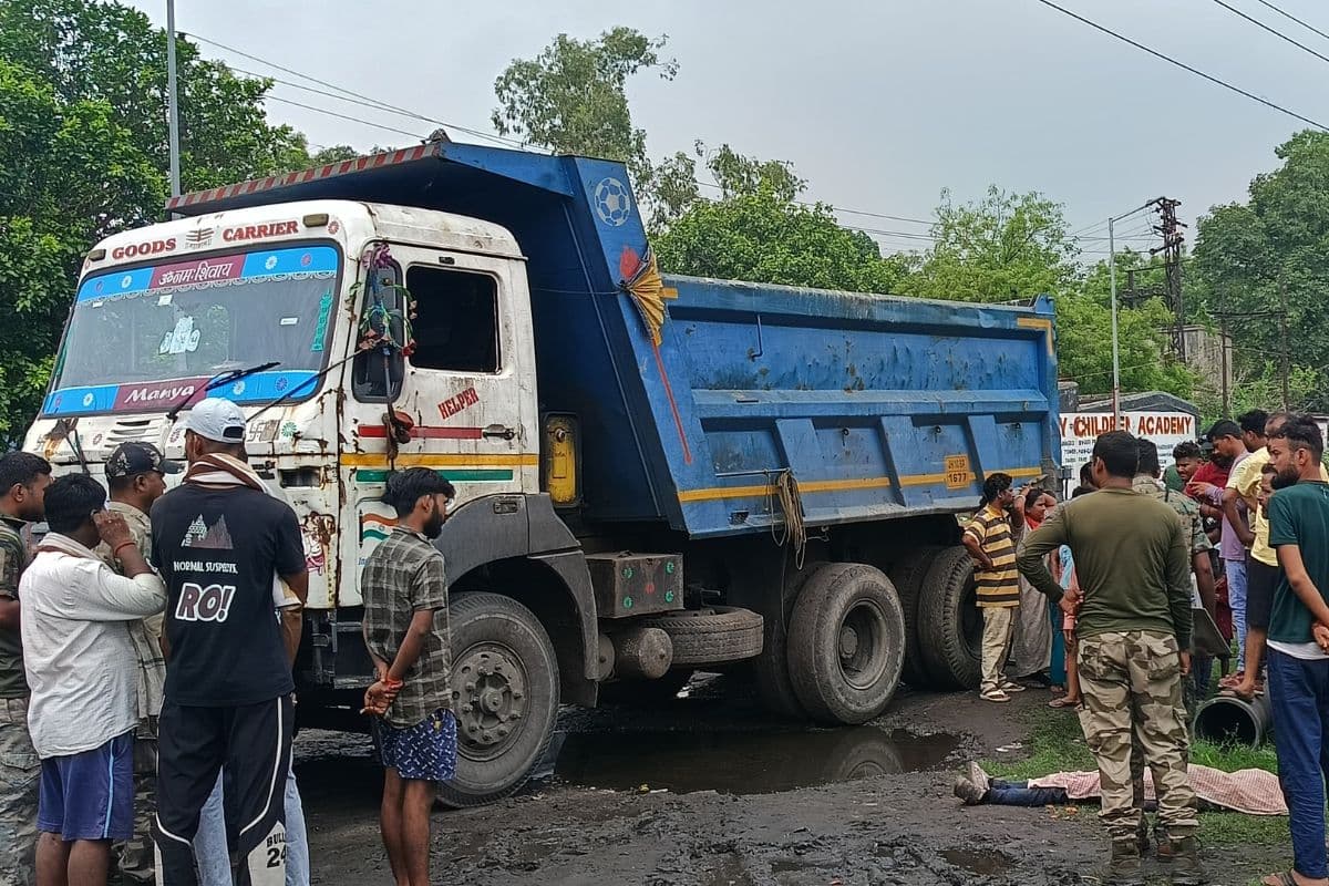 Suicide News: सड़क पर युवक ने हाईवा में फांसी का फंदा लगाकर की आत्महत्या