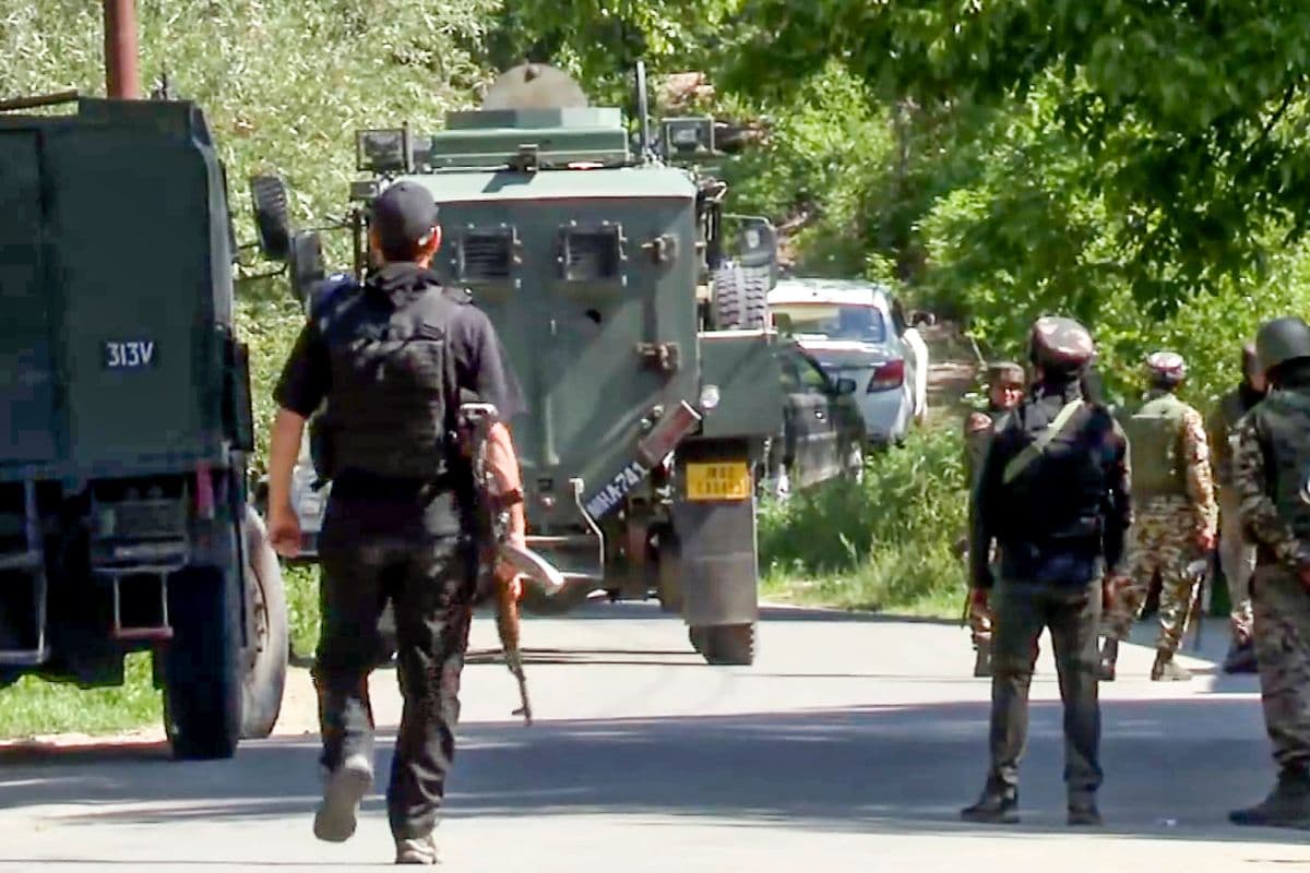 Tral Encounter Video: मां सरेंडर के लिए लगाती रही गुहार, त्राल एनकाउंटर में मारे गए आतंकी का आखिरी वीडियो वायरल