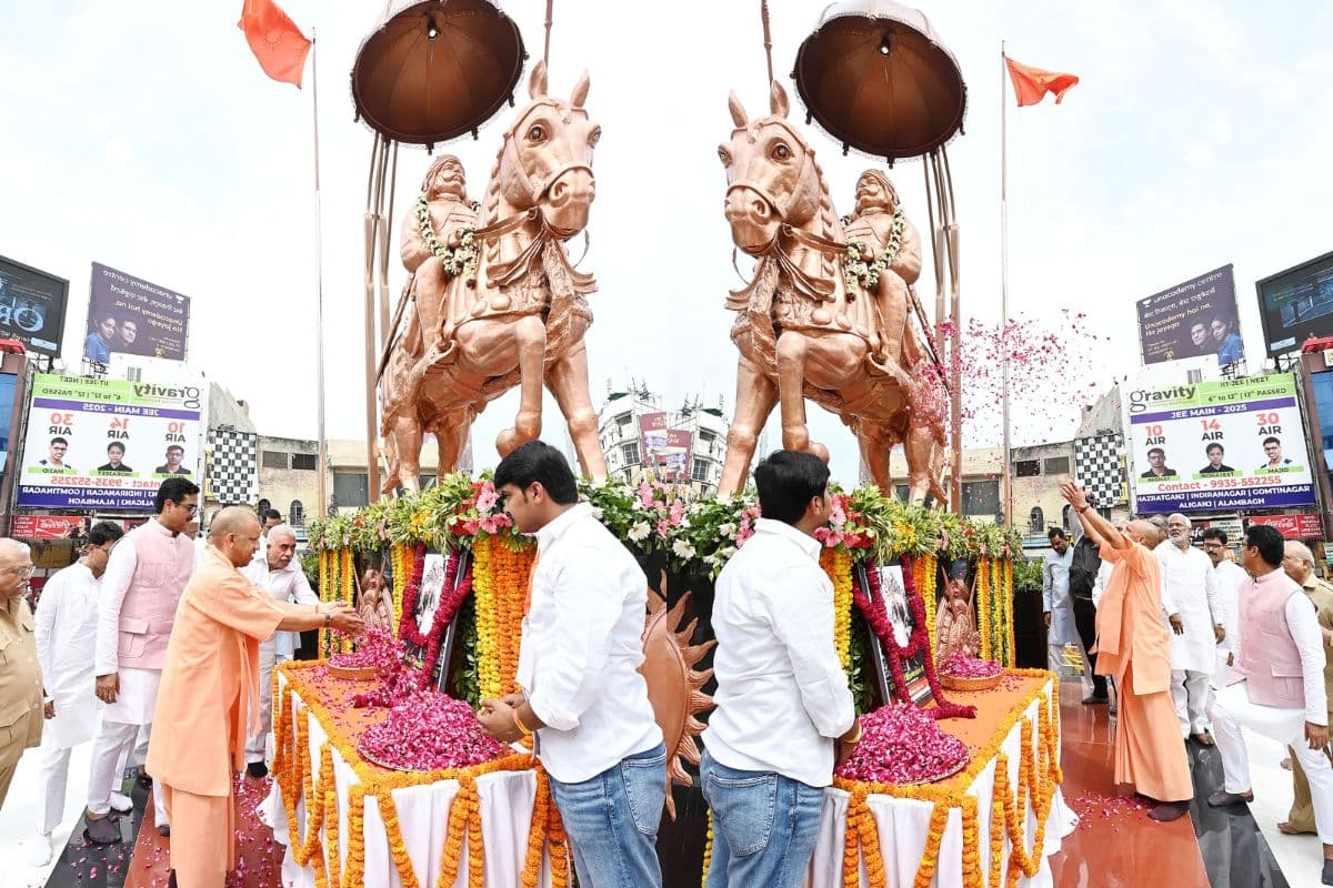 सीएम योगी ने बदला लखनऊ के इस फेमस चौराहे का नाम
