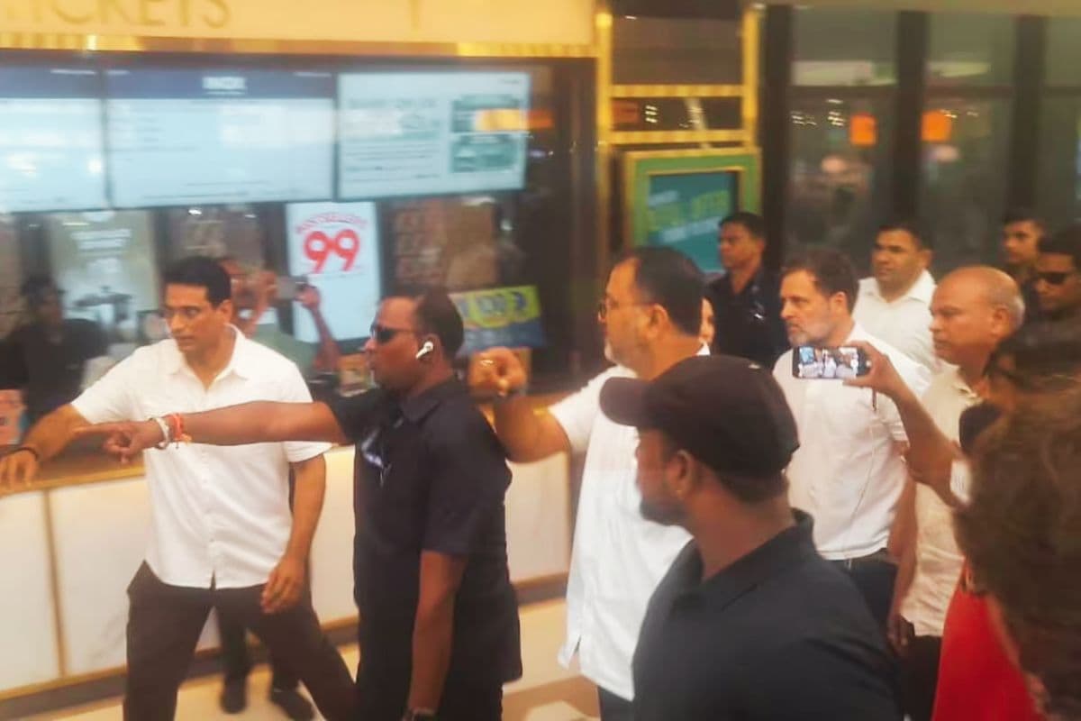 Bihar Politics: पटना के थियेटर पहुंचे राहुल गांधी, करीब 400 लोगों संग देख रहे फिल्म ‘फुले’, बाहर कांग्रेस कार्यकर्ताओं का बवाल