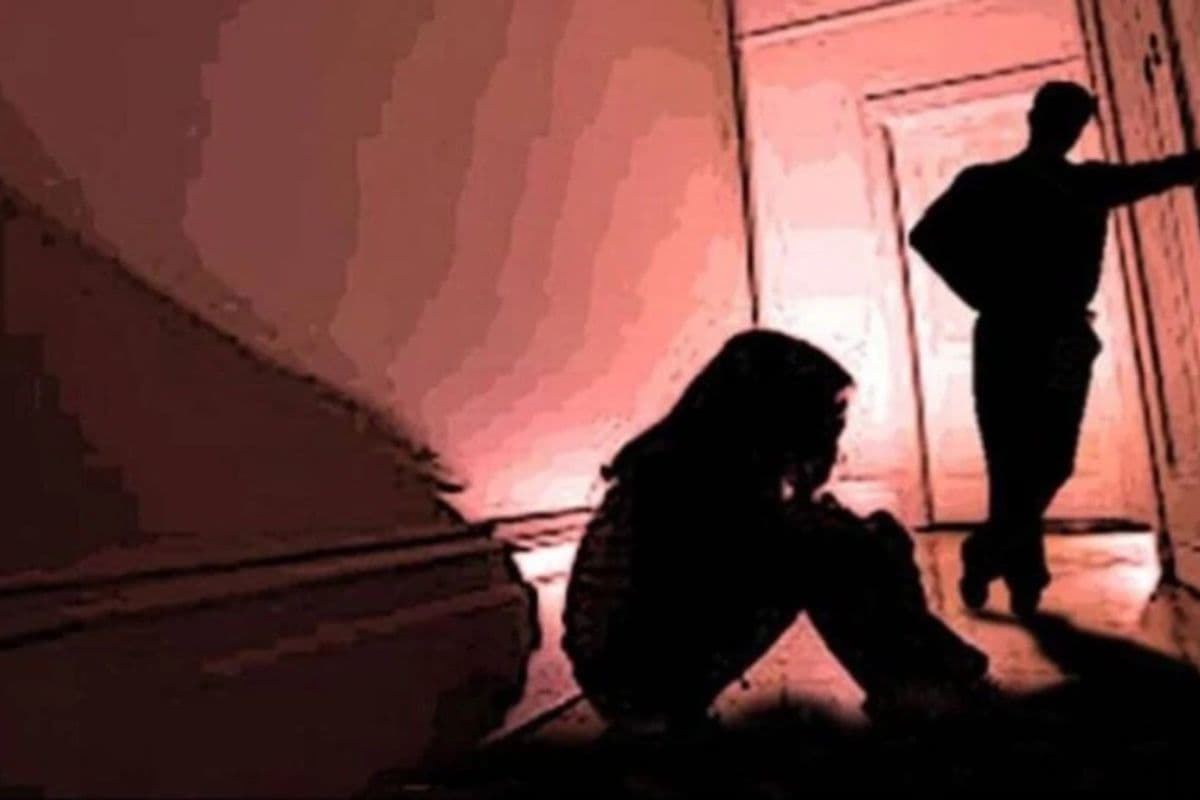 Bihar Crime: 11 साल की बच्ची के साथ सुनसान जगह पर हैवानियत, मां को इशारा करके बताई पूरी घटना Bihar Crime: 11 साल की बच्ची के साथ सुनसान जगह पर हैवानियत, मां को इशारा करके बताई पूरी घटना
