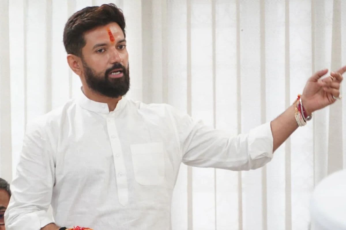 Bihar Chunav: विधानसभा चुनाव से पहले चिराग की पार्टी ने बढ़ाई NDA की टेंशन, गठबंधन में स्वतंत्र पहचान पर अड़ी