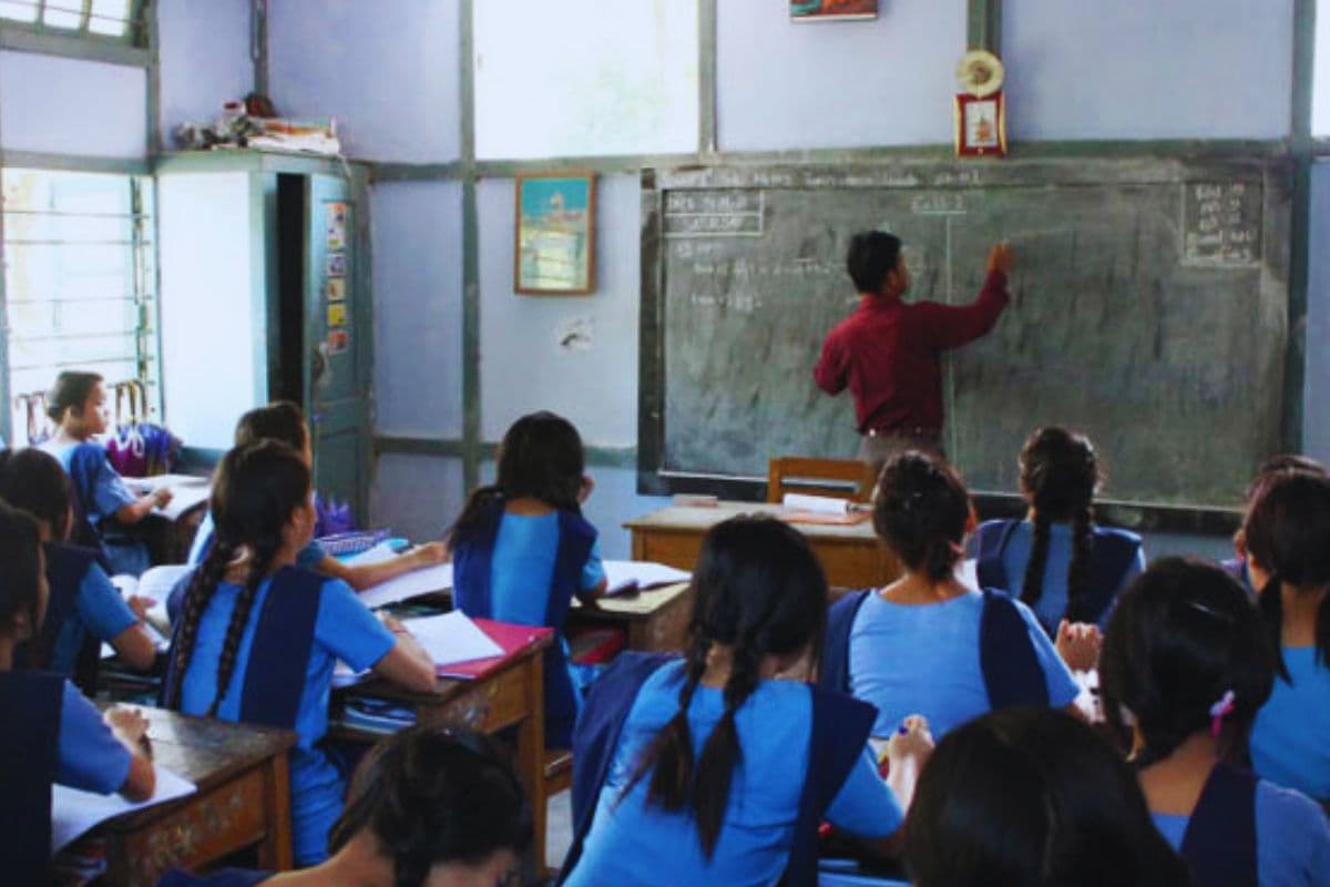 Bihar Teacher: ACS सिद्धार्थ ने फिर लाया सख्त वाला नियम, हाजिरी बनाने के बाद नहीं कर पायेंगे ये काम  