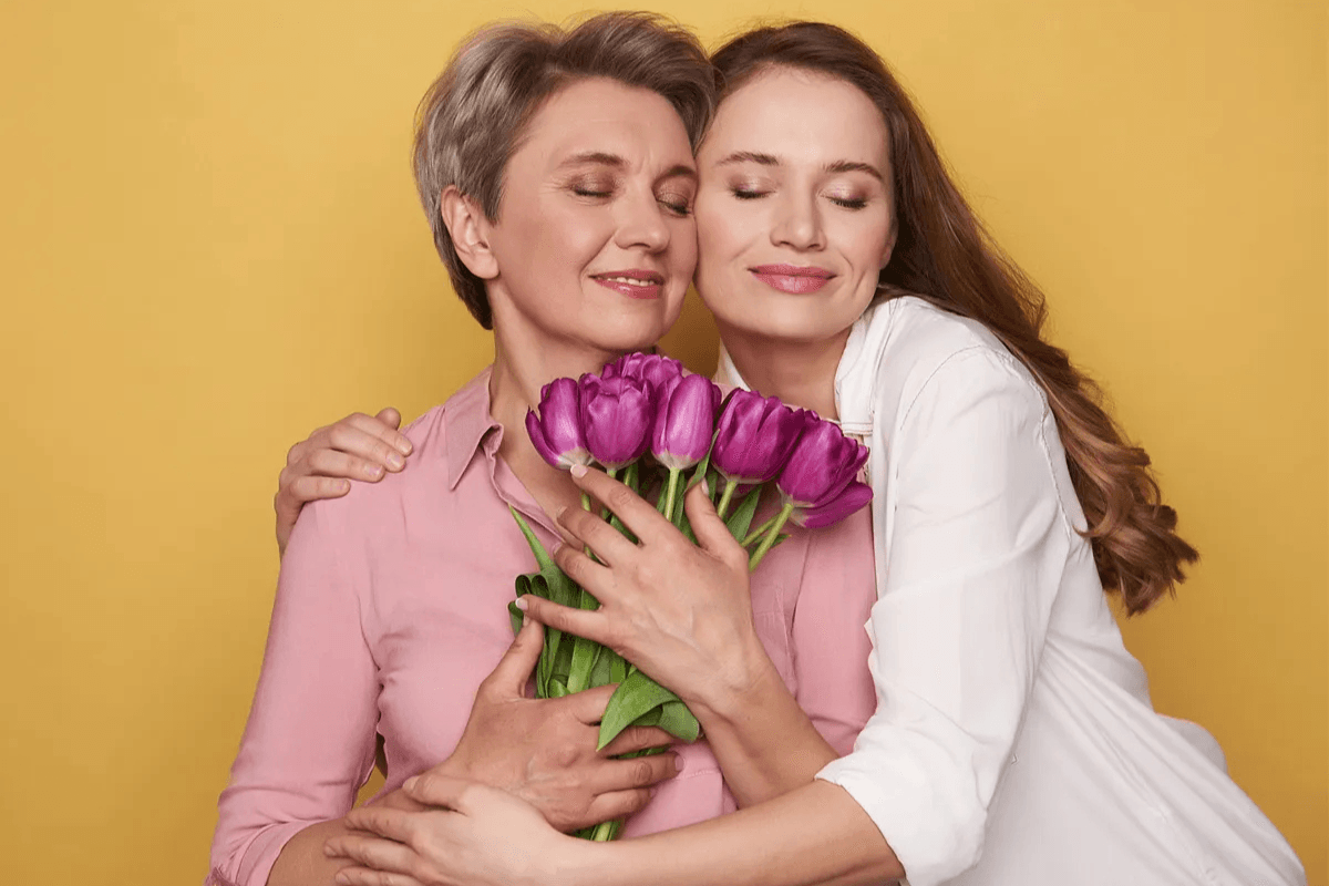 Mother's Day 2025: कब है मदर्स डे और इस बार कैसे मनाएं अपनी मां के साथ यादगार पल