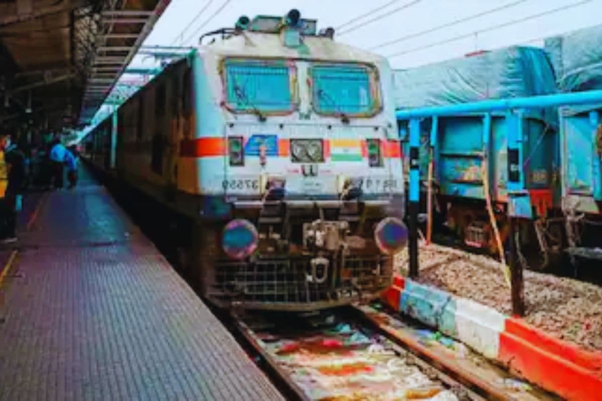 Special Train: रेल यात्रियों के लिए राहत भरी खबर, मुजफ्फरपुर से आनंद विहार के लिए चलेगी स्पेशल ट्रेन