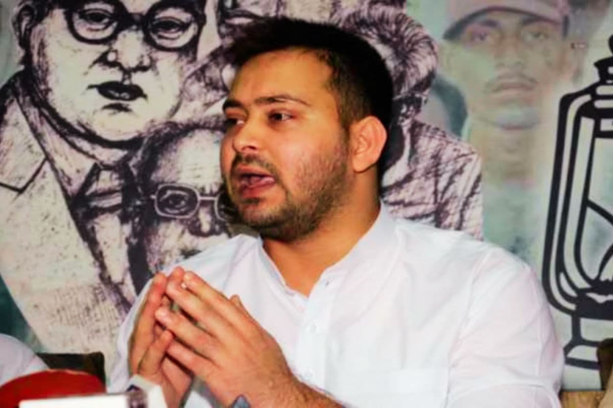 Bihar Politics: तेजस्वी यादव ने मीडिया के सामने जोड़े हाथ, सबके सामने की ये अपील