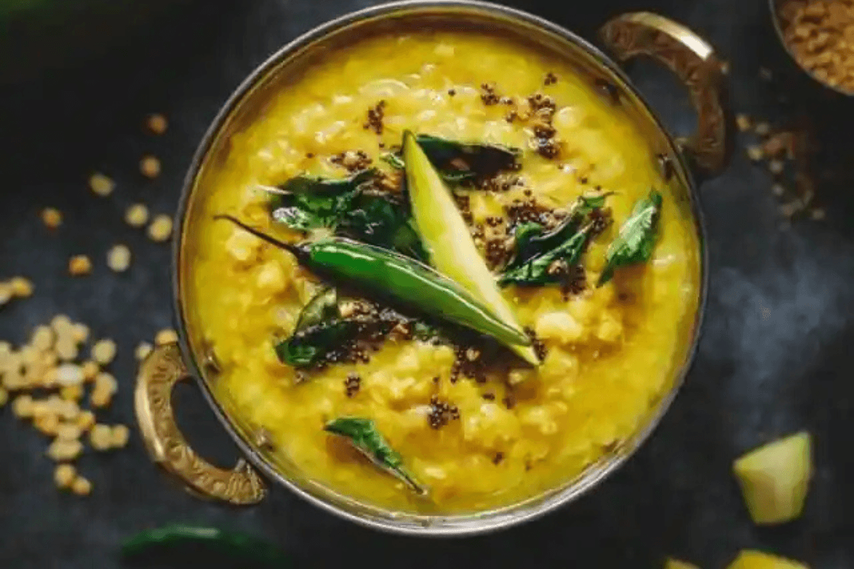 Mango Dal Recipe: कच्चे आम से बनाएं यह खास दाल, चावल के साथ लगेगी लाजवाब