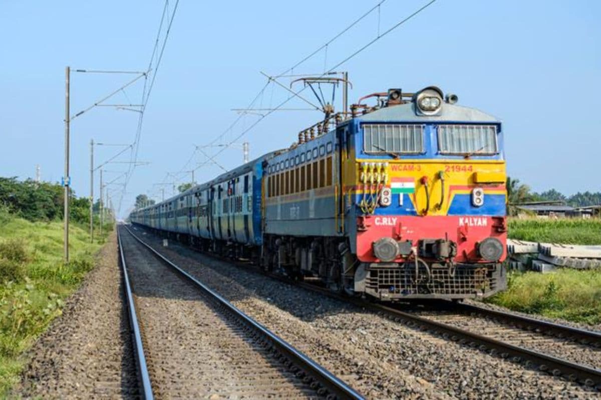 Summer Special Train: गर्मी की छुट्टी में बना रहे बाहर घूमने की प्लानिंग, तो रेलवे का ये फैसला जानकर मन हो जाएगा गदगद   