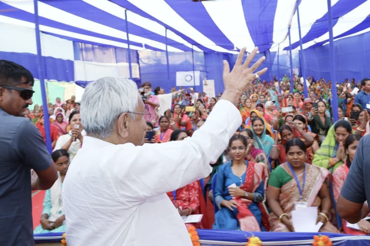 Bihar News: सीएम नीतीश ने बेगूसराय को दिया करोड़ों रुपये का तोहफा, जीविका दीदीयों से कही बड़ी बात