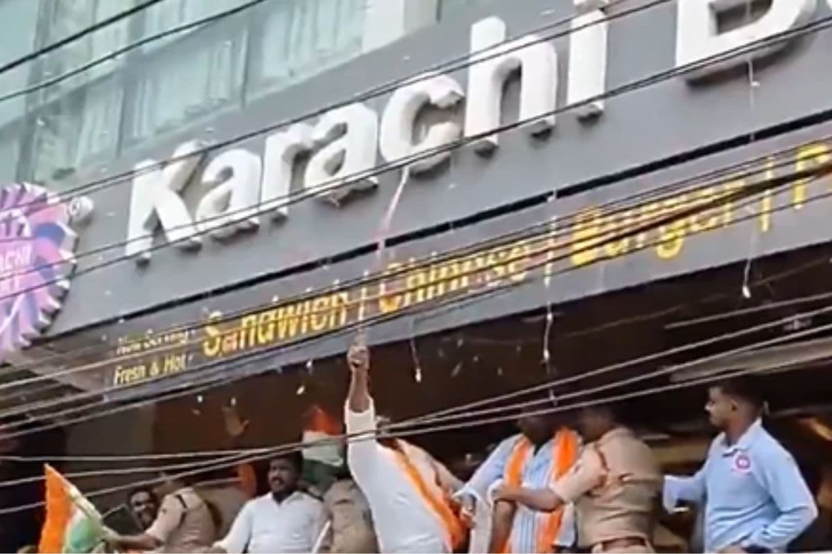 Viral Video: बेकरी के नाम पर हुआ बवाल, दुकान में तोड़फोड़ करते हुए वीडियो वायरल