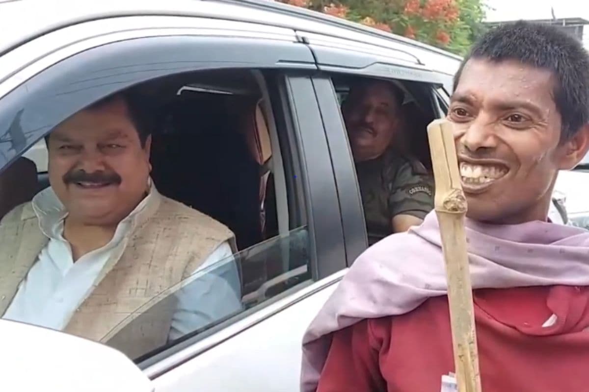 Bihar News: लालू यादव के सांसद से भिखारी ने मांगा स्मार्ट फोन, बताया किससे करनी है बात…