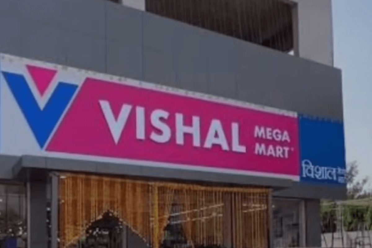 Vishal Mega Mart Security Guard Job मीम ने सोशल मीडिया पर मचाई सनसनी, विराट कोहली को भी पहनाया सिक्योरिटी गार्ड की वर्दी