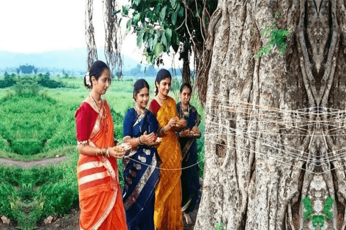 पति की लंबी उम्र के लिए बरगद की पूजा क्यों करती हैं सुहागनें? जानिए वट सावित्री व्रत का महत्व