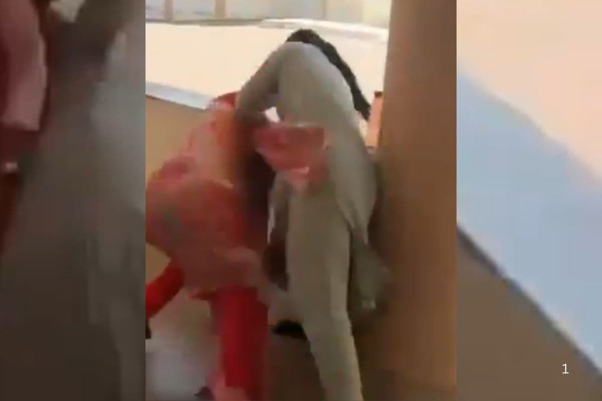 Viral Video: प्रिंसिपल और लाइब्रेरियन के बीच मारपीट के बाद एक्शन, दोनों बर्खास्त, थाने में भी मामला दर्ज