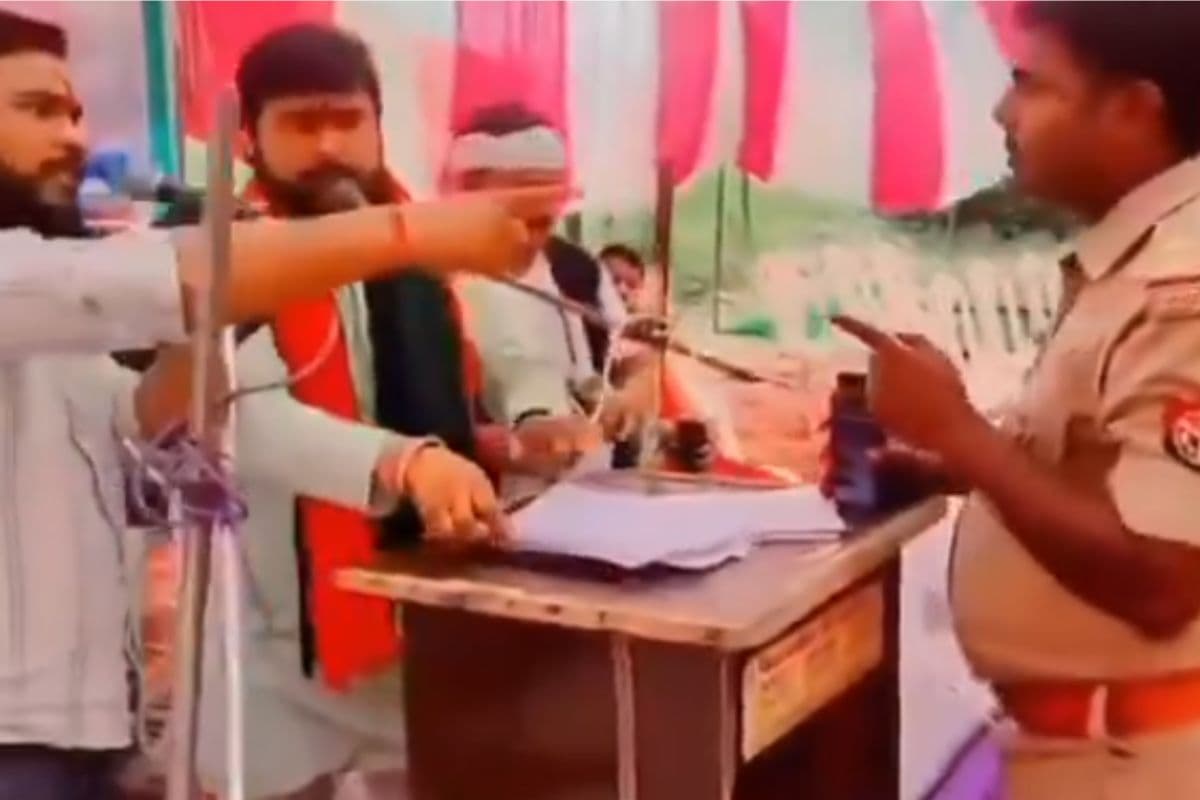 Viral Video: सुनो दारोगा जी… दबंगों के सामने बेबस दिखी यूपी पुलिस