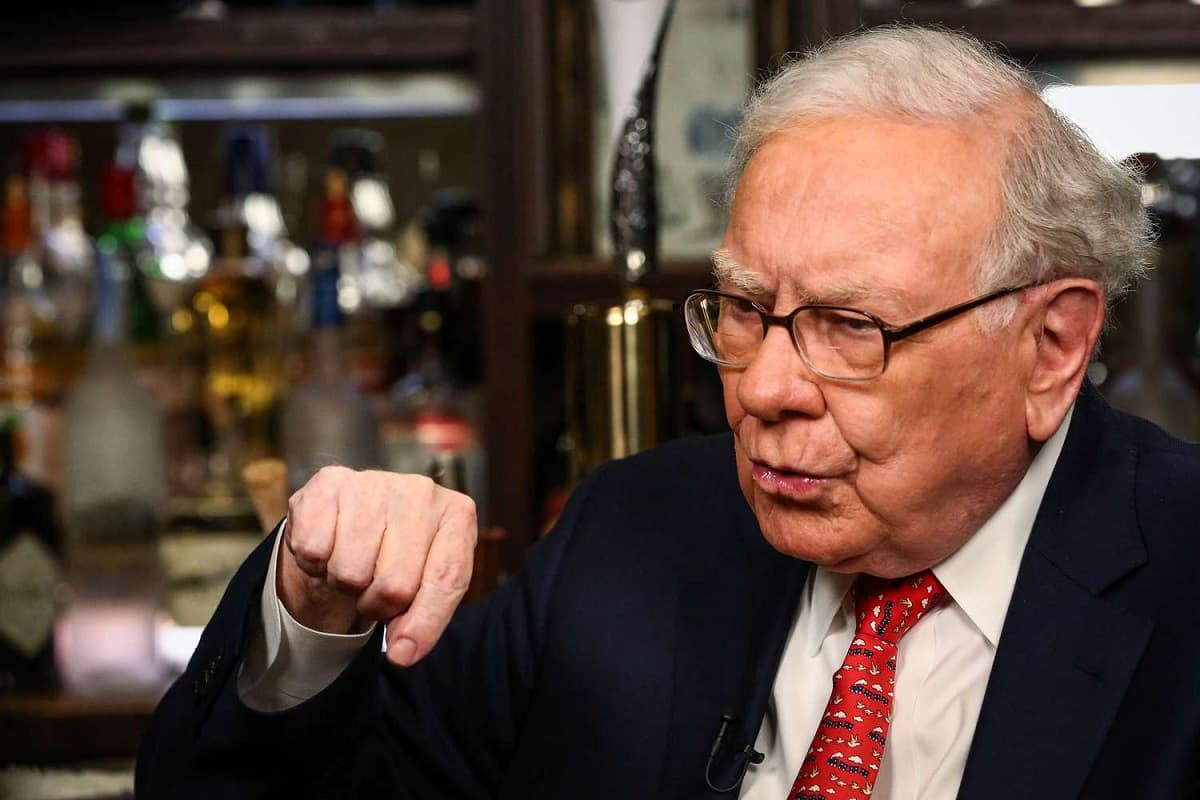 दिग्गज निवेशक Warren Buffet की कंपनी की आमदनी में 64% बड़ी गिरावट, 14% घटा मुनाफा