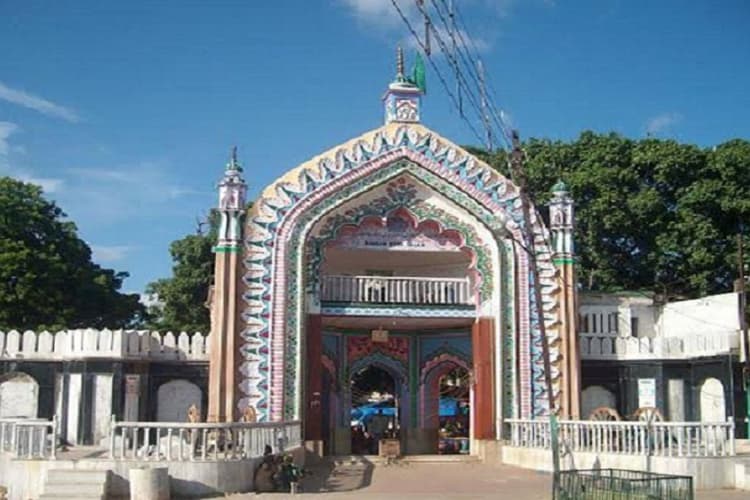 गाजी मियां की दरगाह के पास कुंड को लेकर मचा सियासी घमासान, MP आनंद गोंड ने ASI सर्वे की रखी मांग