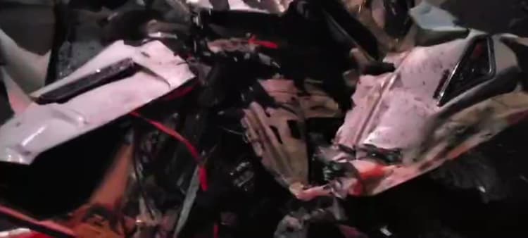 बिहार के आरा में खड़ी ट्रक में टक्कर मारने से स्कॉर्पियो के परखच्चे उड़े, 4 जख्मी, 1 हायर सेंटर रेफर