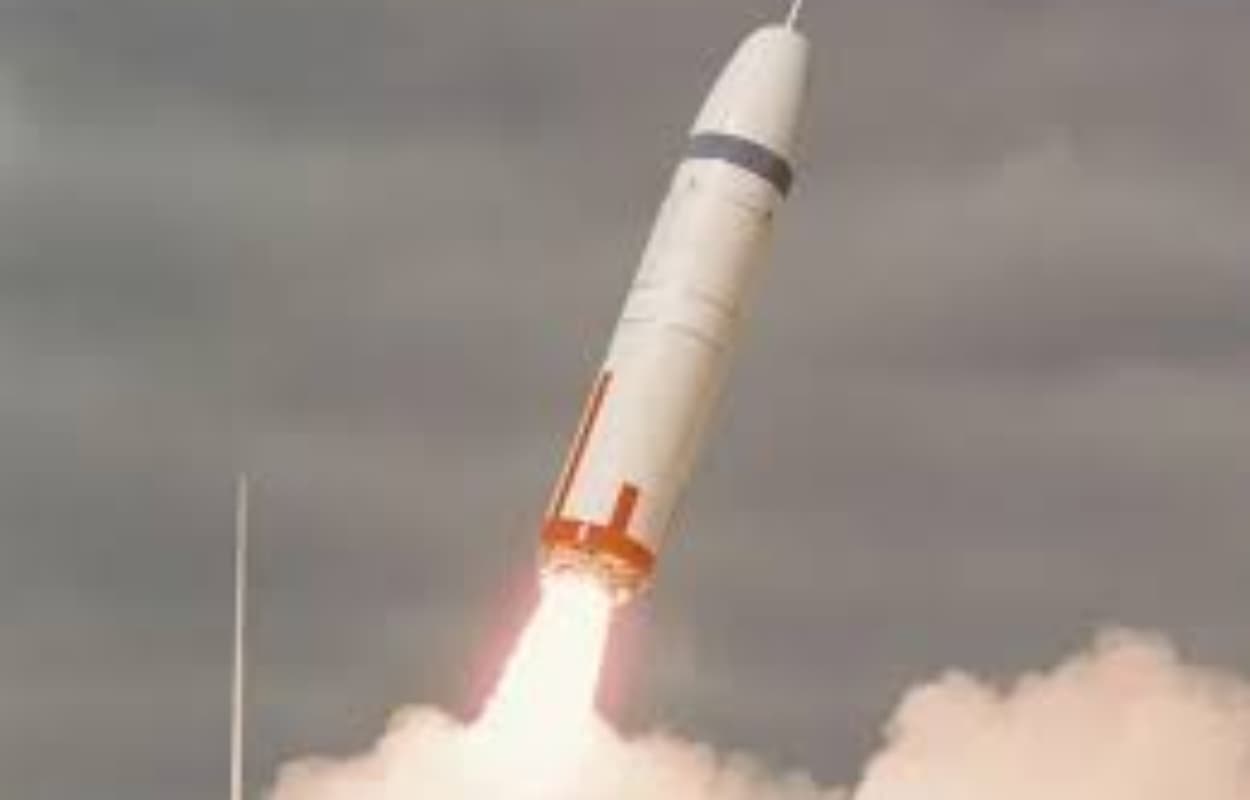 आधा विश्व नहीं जानता दुनिया की सबसे खतरनाक मिसाइल के बारे में, जानकर कांप जाएगा दुश्मन