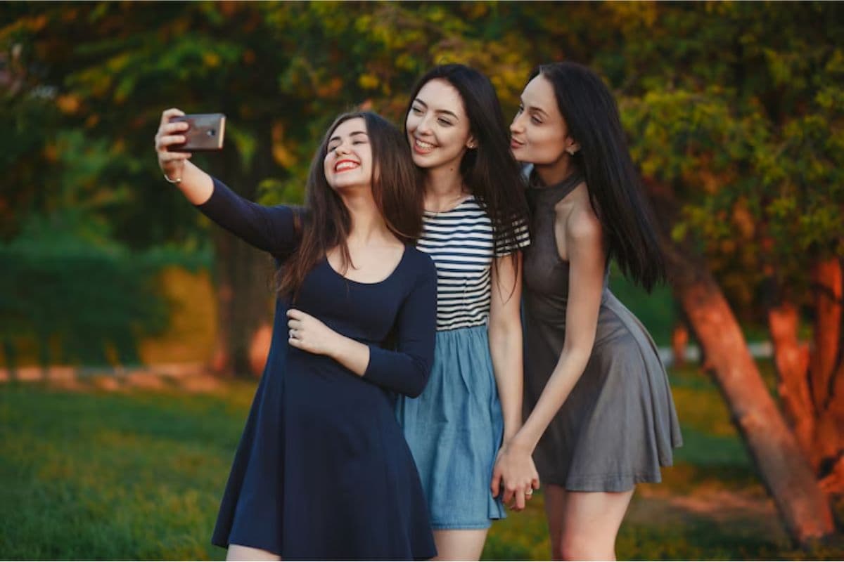 YOUNG GIRLS AI IMAGE 