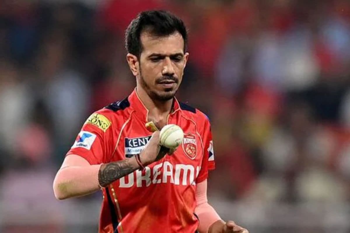 Yuzvendra Chahal Salary: हैट्रिक किंग ही नहीं इनकम टैक्स ऑफिसर भी हैं युजी चहल, सरकार से मिलती है इतनी सैलरी