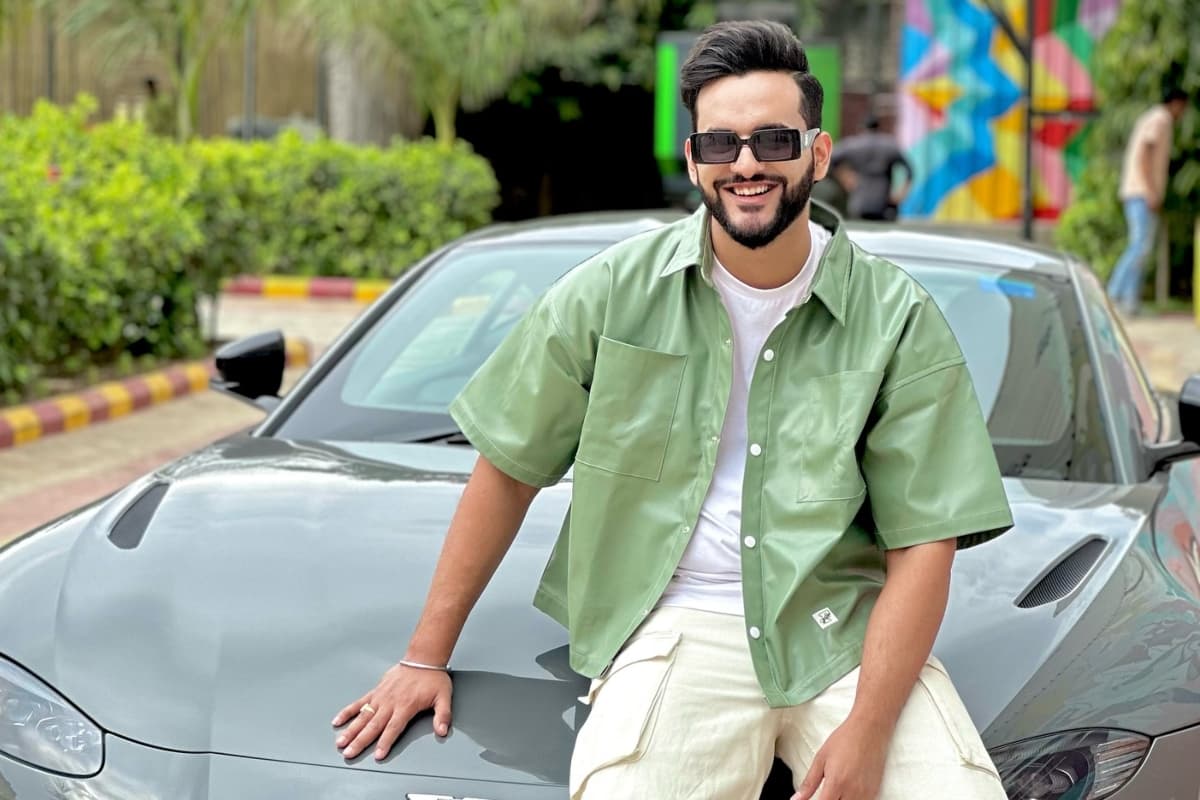 Abhishek Malhan Youtube Income: यूट्यूब से कितना कमाते हैं अभिषेक मल्हान, एक झटके में खरीदी करोड़ों की गाड़ी