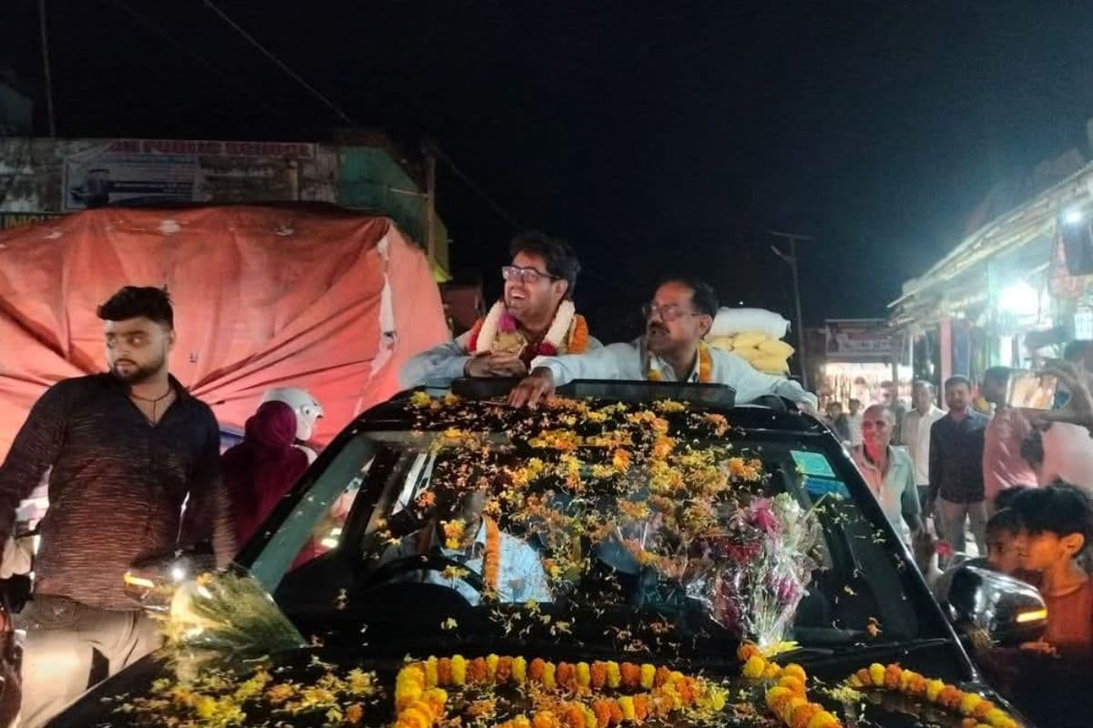 Video: फूल-मालाएं, ढोल-नगाड़े और आतिशबाजियां, UPSC में 58वीं रैंक लाने वाले आदित्य झा का गांव में भव्य स्वागत