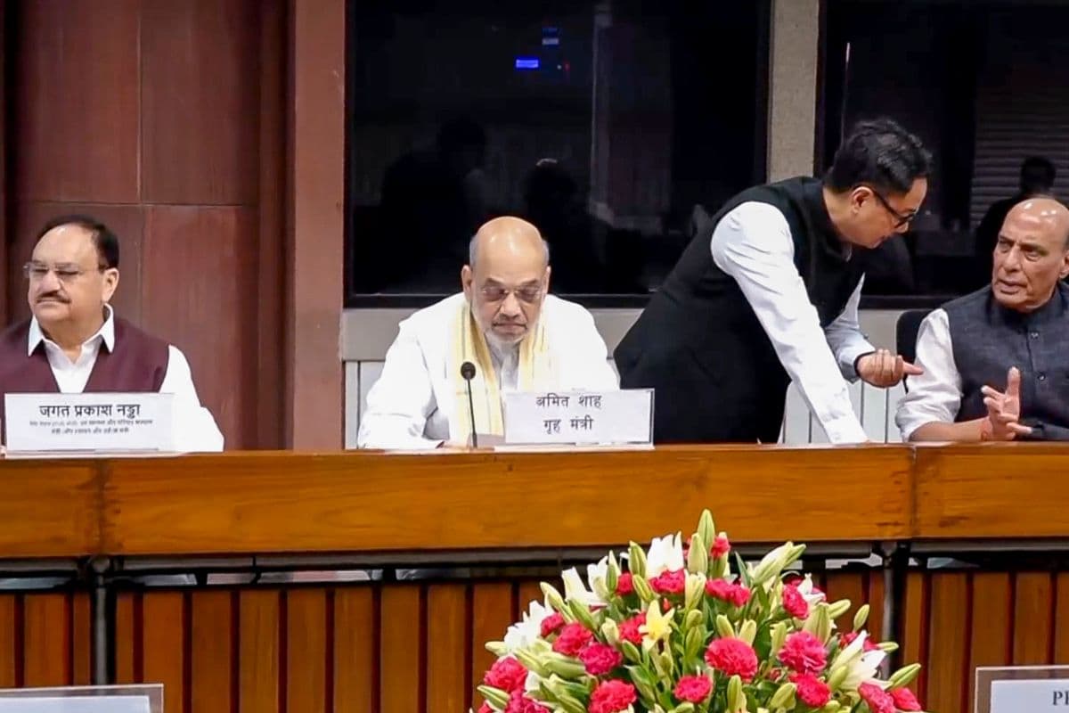 India Pakistan Tension: भारत-पाकिस्तान तनाव के बीच गृह मंत्री शाह ने की हाई लेवल मीटिंग, सुरक्षा व्यवस्था की समीक्षा की