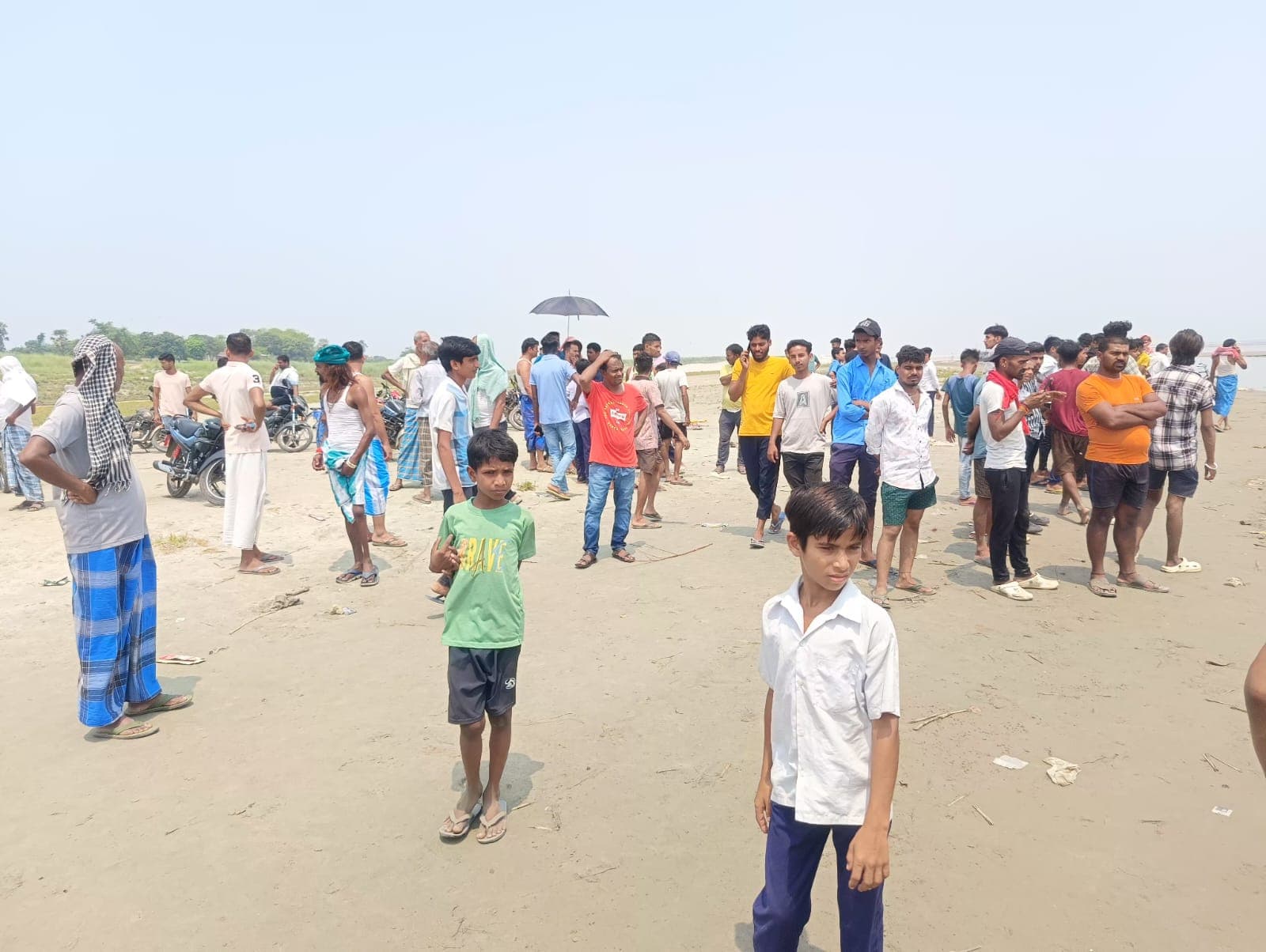 Bihar News: मुंगेर में गंगा में डूबे तीन भाई-बहन, दो बच्चों के शव बरामद, एक लापता