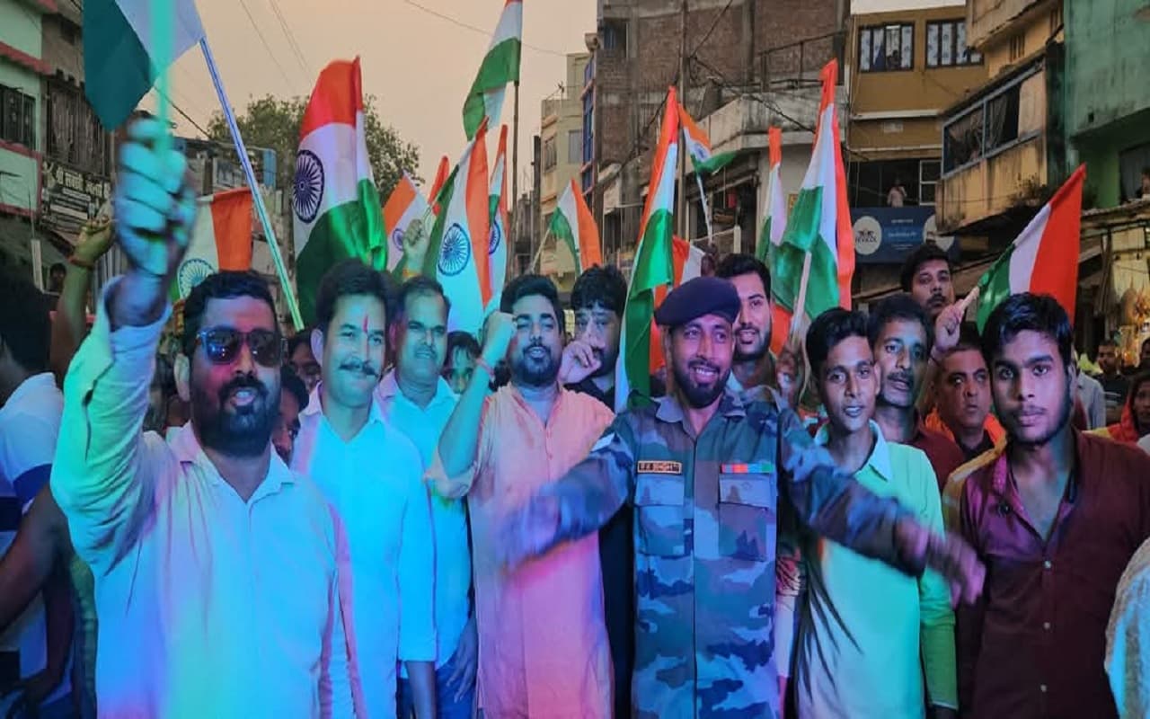 मुंगेर के तारापुर में भाजपा ने निकाली भव्य तिरंगा यात्रा, पीएम मोदी के लिए बोले बीजेपी प्रवक्ता...