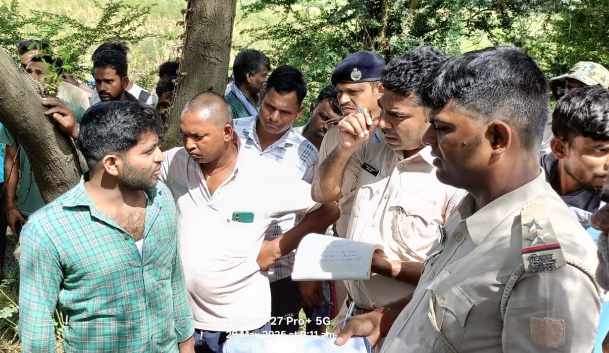 रिटायर्ड आर्मी जवान के बेटे ने की आत्महत्या, बबुल के पेड़ से लटका हुआ मिला शव