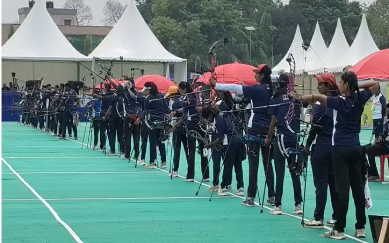 खेलो इंडिया यूथ गेम्स Photos: भागलपुर कर रहा तीरंदाजी की मेजबानी, निशाना साधते तीरंदाजों को देखिए...