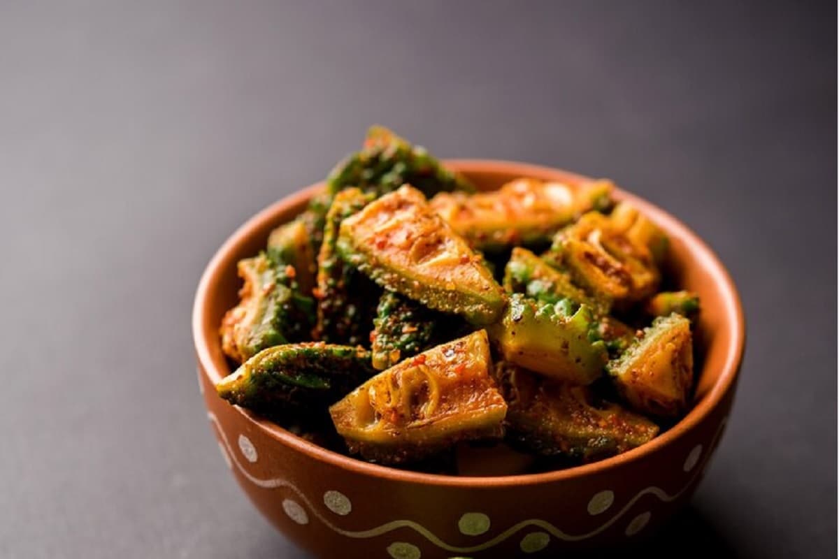 Karele Ki Sabji Recipe: अब करेले से नहीं भागेंगे बच्चे, ये रेसिपी बदल देगी स्वाद का नजरिया