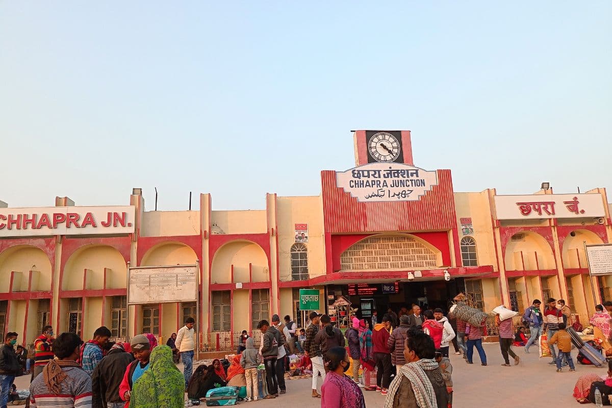 बिहार के छपरा स्टेशन पर 18 करोड़ के सोने के साथ तीन गिरफ्तार, DRI ने नेपाल-मुंबई तस्करी नेटवर्क का किया भंडाफोड़